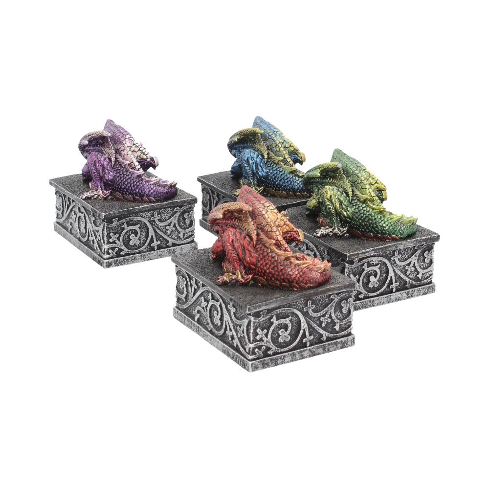 Pūķa Dārgumu Lāde 8.4 cm – Mini Pūķis uz Kastes (4 krāsas)