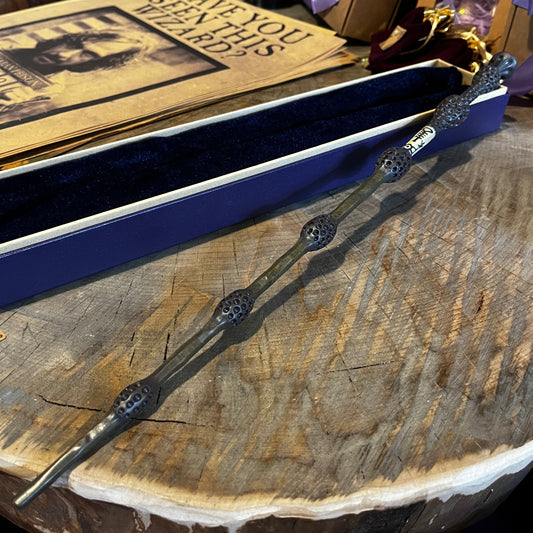 Harija Potera burvju zizlis — kospēla nūjiņa ar dāvanu kastīti Rīgā