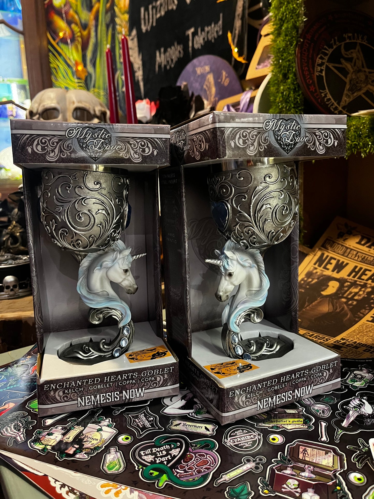 Кубок Единорог Nemesis Now Enchanted Hearts с романтическим готическим орнаментом