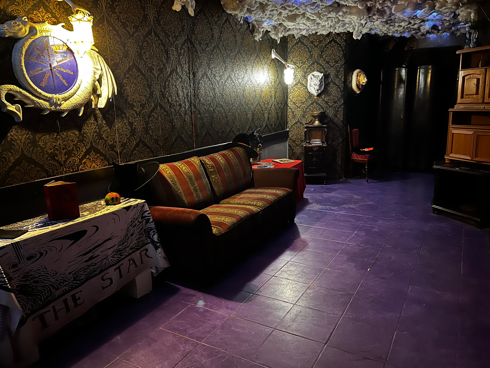 Мальчишник или девичник в Риге с квестом и банкетом