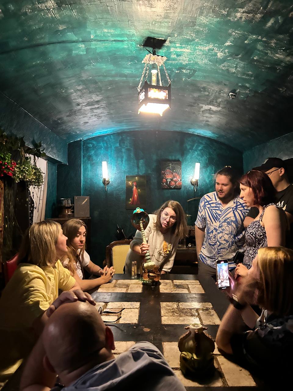 Korporatīvā ballīte Rīgā — mistiskais kvests ar aktieriem