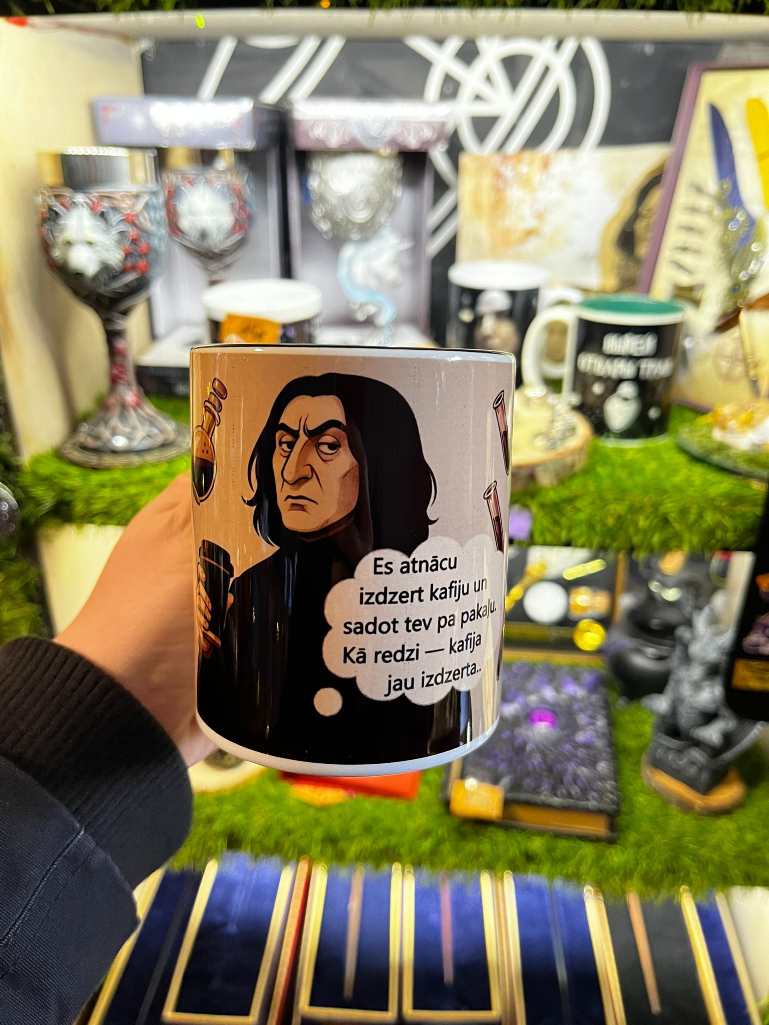 Smieklīga Harija Potera krūze ar Strupu — “es atnācu izdzert kafiju…” ideāla dāvana burvju cienītājiem Rīgā