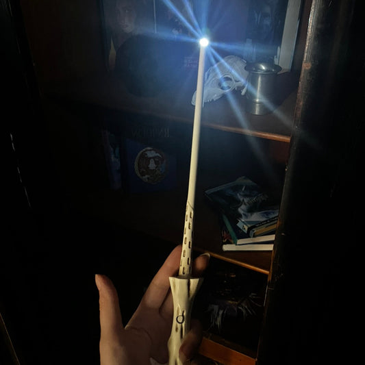 Burvju nūjiņa ar gaismu dāvanu kastītē – Voldemorts stils